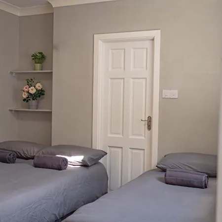 Comfy 2-bed Centre - 4 *