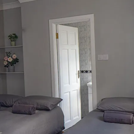 Comfy 2-bed Centre - 4
